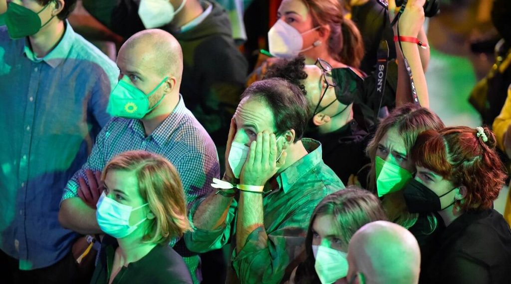 2021-09-26T162127Z_1551742579_RC2SXP99FI8F_RTRMADP_3_GERMANY-ELECTION-REACTIONS-GREENS-BAERBOCK